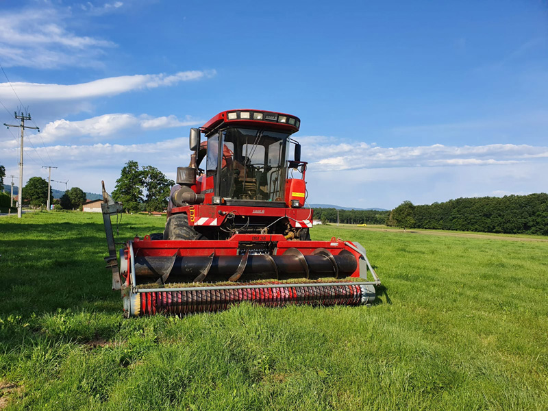 Travaux agricoles ensilage Neydens