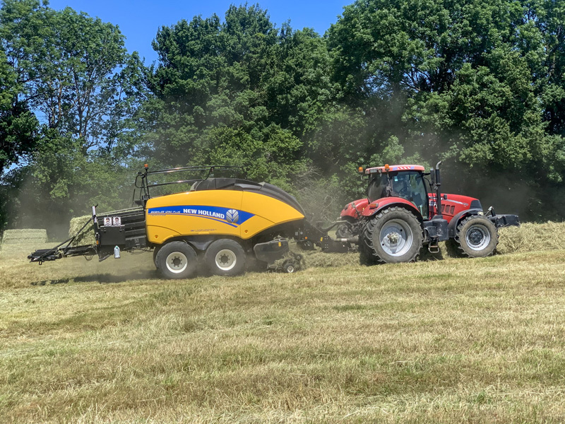 Travaux agricoles pressage Neydens