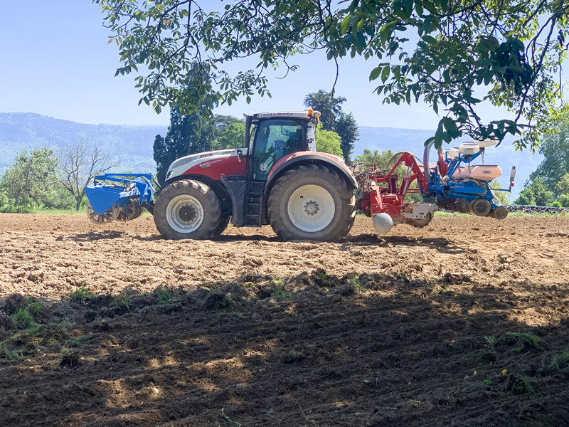 Travaux agricoles semis Neydens